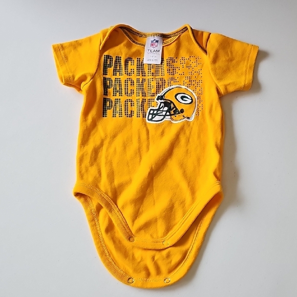NFL Greenbay Packers Yellow Onsie with Helmet Design - Picture 1 of 4